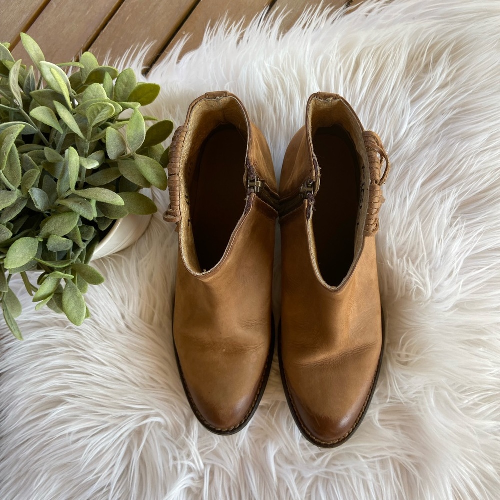 Circle G Fringe Tan Nubuck Leather Ankle Boots Size 9 - Picture 5 of 16